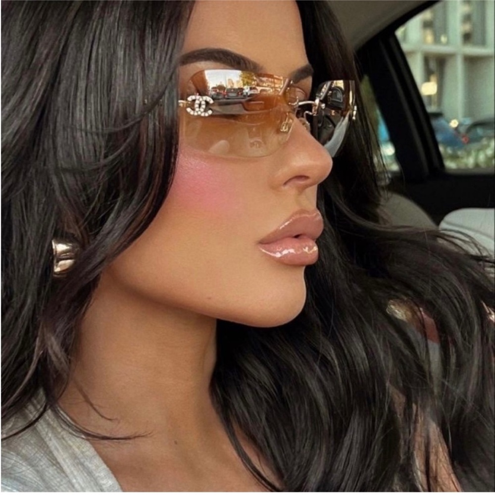 CHANEL Gold Gradient Sunglasses - Picture 10 of 13